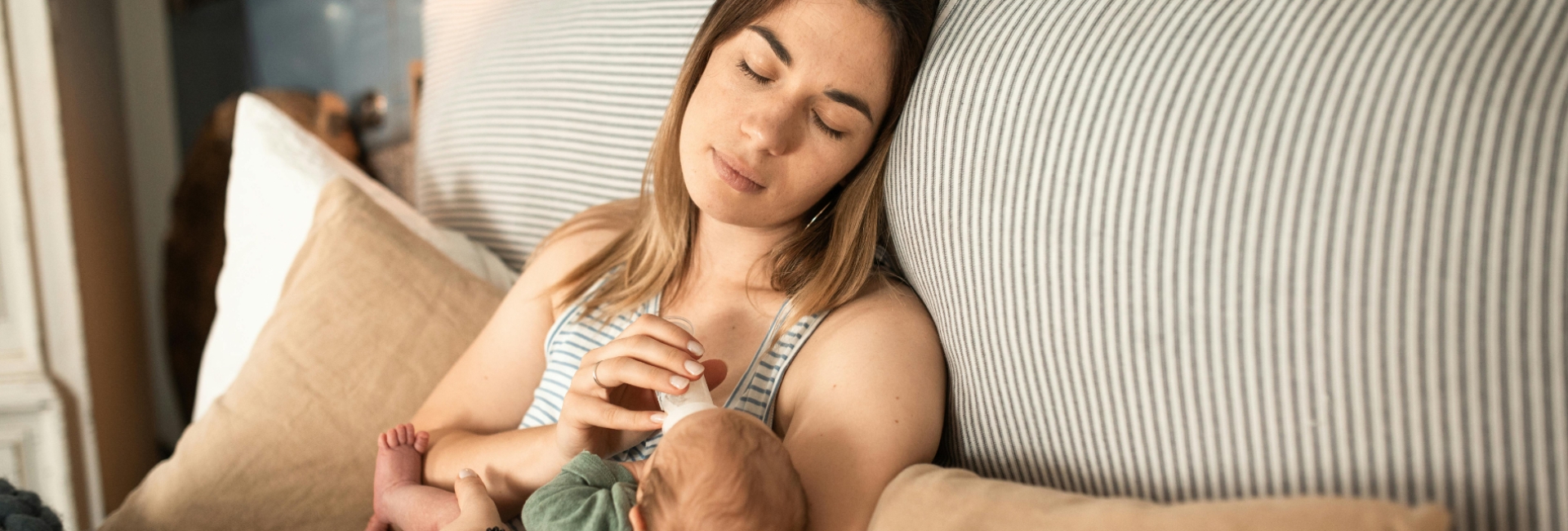 Bébé est là… et pourtant, vous vous sentez seule : un sentiment plus fréquent qu’on ne le pense